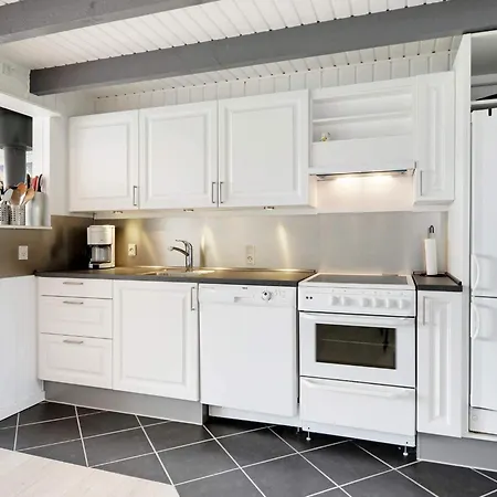 6 Person In Hemmet-by Traum Falen