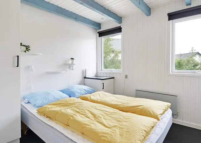 6 Person In Hemmet-by Traum *