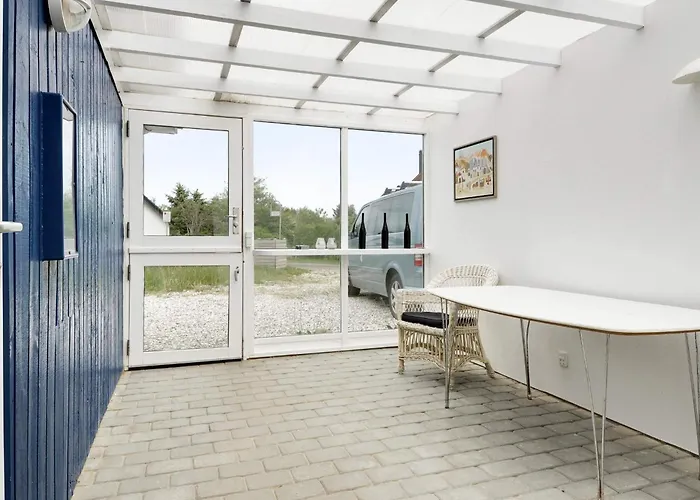 6 Person In Hemmet-by Traum *